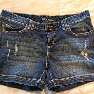 Maurcies distressed shorts